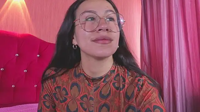 Snapshot of EmiGomez_ chatting on December 4, 2025, 1:53 pm EmiGomez online show from December 4, 2025, 1:53 pm