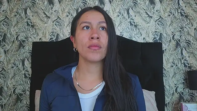 Snapshot of EmiGomez_ chatting on December 19, 2025, 1:18 pm EmiGomez online show from December 19, 2025, 1:18 pm