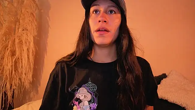 Snapshot of EmiGomez_ chatting on December 20, 2025, 12:56 pm EmiGomez online show from December 20, 2025, 12:56 pm