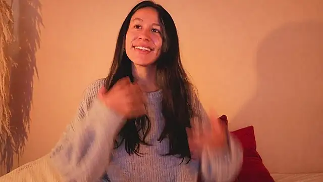 Snapshot of EmiGomez_ chatting on January 8, 2026, 1:24 pm EmiGomez online show from January 8, 2026, 1:24 pm