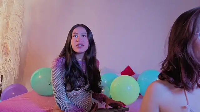 Snapshot of EmiGomez_ chatting on January 13, 2026, 1:27 pm EmiGomez online show from January 13, 2026, 1:27 pm