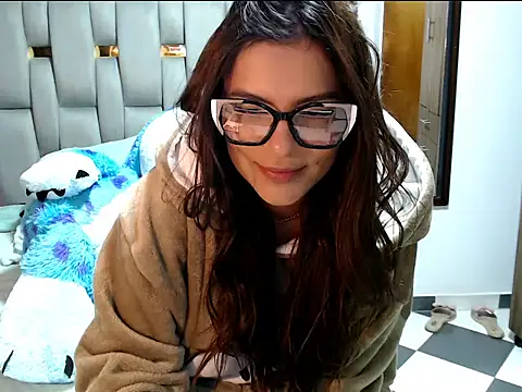 lindacutferrer online show from May 15, 2026, 11:12 pm