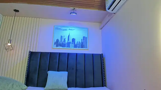 Snapshot of viiolett_lee chatting on February 15, 2026, 8:05 pm viiolett lee online show from February 15, 2026, 8:05 pm