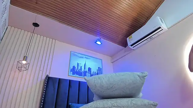 Snapshot of viiolett_lee chatting on February 21, 2026, 2:29 pm viiolett lee online show from February 21, 2026, 2:29 pm