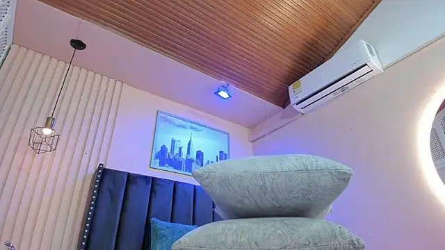 Snapshot of viiolett_lee chatting on February 24, 2026, 7:56 pm viiolett lee online show from February 24, 2026, 7:56 pm