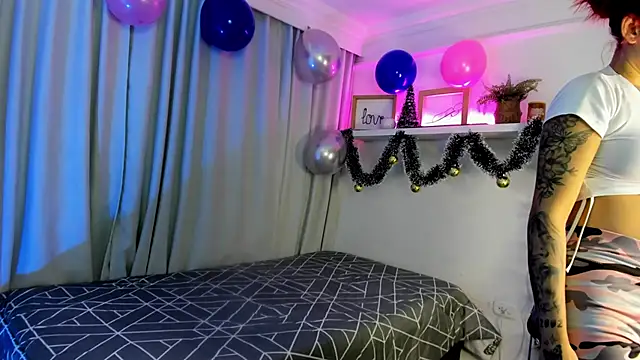 susyy7 online show from December 4, 2025, 7:33 pm