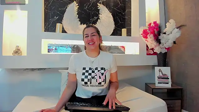 Snapshot of Cinthya_mjs chatting on October 17, 2025, 12:08 pm Cinthya mjs online show from October 17, 2025, 12:08 pm