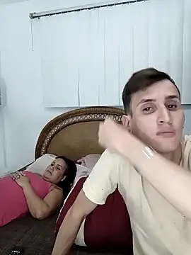 Snapshot of Milfvalesk chatting on February 19, 2026, 8:05 pm Milfvalesk online show from February 19, 2026, 8:05 pm