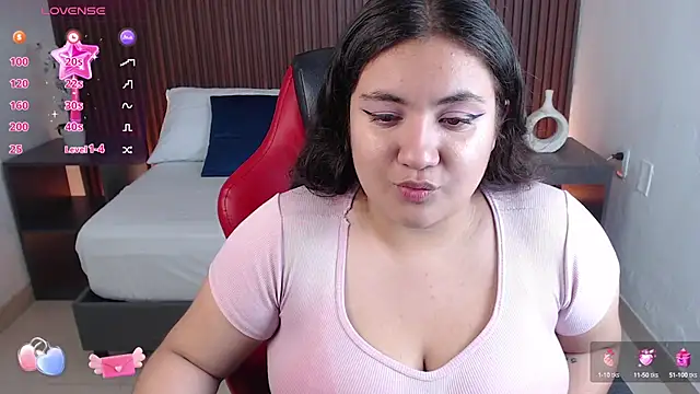 Snapshot of nadine_russo chatting on December 3, 2024, 7:11 pm nadine russo online show from December 3, 2024, 7:11 pm