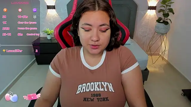 Snapshot of nadine_russo chatting on January 17, 2025, 7:16 pm nadine russo online show from January 17, 2025, 7:16 pm