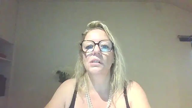 Snapshot of Silkesquirt chatting on September 17, 2025, 6:48 am Silkesquirt online show from September 17, 2025, 6:48 am