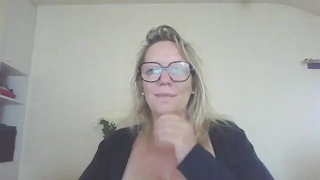 Snapshot of Silkesquirt chatting on September 21, 2025, 8:27 am Silkesquirt online show from September 21, 2025, 8:27 am