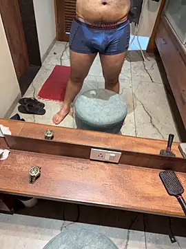 versatile guy01 online show from November 14, 2025, 3:05 am