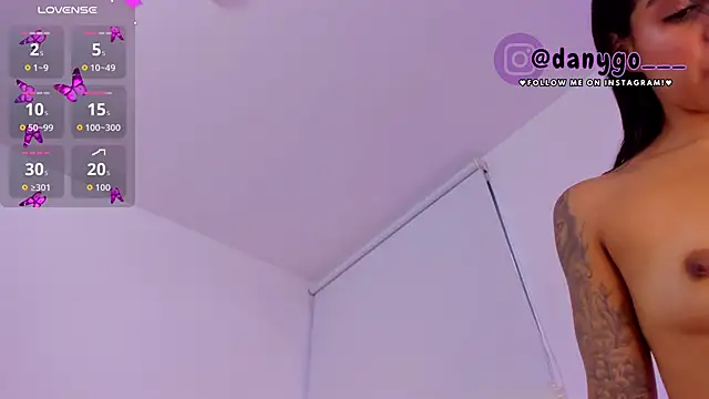 Snapshot of ZarianaEvanz chatting on September 21, 2025, 10:33 pm ZarianaEvanz online show from September 21, 2025, 10:33 pm