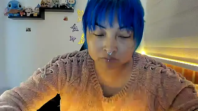 Shaddycute  online show from November 12, 2025, 4:40 pm