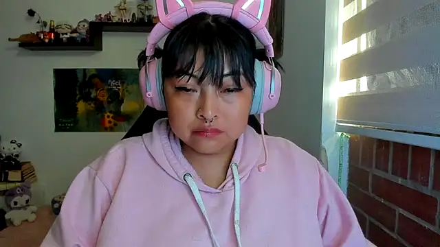 Snapshot of Shaddycute_ chatting on March 10, 2026, 1:27 pm Shaddycute online show from March 10, 2026, 1:27 pm