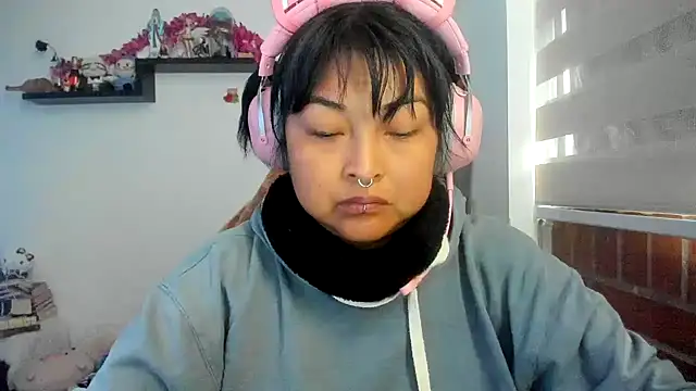 Snapshot of Shaddycute_ chatting on March 23, 2026, 12:42 pm Shaddycute online show from March 23, 2026, 12:42 pm