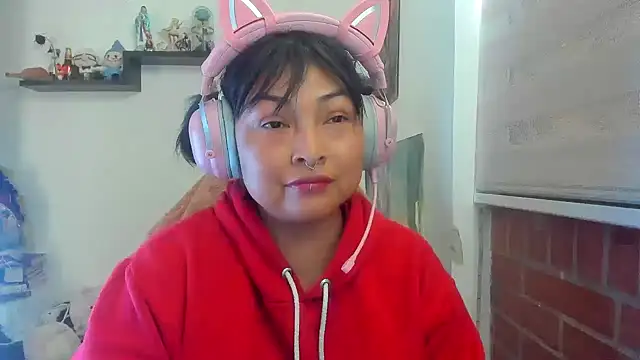 Snapshot of Shaddycute_ chatting on April 13, 2026, 4:45 pm Shaddycute online show from April 13, 2026, 4:45 pm