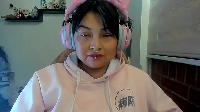 Snapshot of Shaddycute_ chatting on April 14, 2026, 3:18 pm Shaddycute online show from April 14, 2026, 3:18 pm