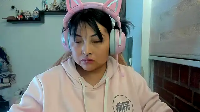 Snapshot of Shaddycute_ chatting on April 15, 2026, 5:42 pm Shaddycute online show from April 15, 2026, 5:42 pm