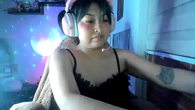 Snapshot of Shaddycute_ chatting on April 29, 2026, 2:15 am Shaddycute online show from April 29, 2026, 2:15 am
