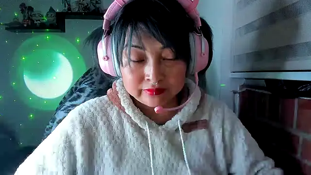 Snapshot of Shaddycute_ chatting on May 18, 2026, 3:02 am Shaddycute online show from May 18, 2026, 3:02 am