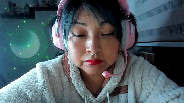 Snapshot of Shaddycute_ chatting on May 18, 2026, 4:07 am Shaddycute online show from May 18, 2026, 4:07 am