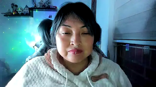 Snapshot of Shaddycute_ chatting on May 19, 2026, 1:56 am Shaddycute online show from May 19, 2026, 1:56 am