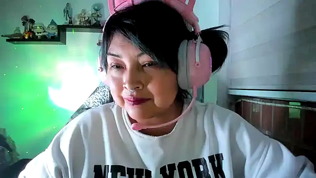 Snapshot of Shaddycute_ chatting on May 20, 2026, 3:02 am Shaddycute online show from May 20, 2026, 3:02 am