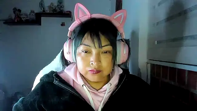 Snapshot of Shaddycute_ chatting on May 31, 2026, 10:33 am Shaddycute online show from May 31, 2026, 10:33 am
