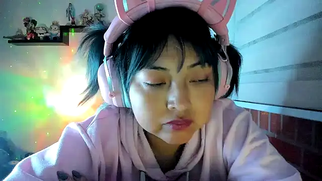 Snapshot of Shaddycute_ chatting on June 2, 2026, 4:03 am Shaddycute online show from June 2, 2026, 4:03 am