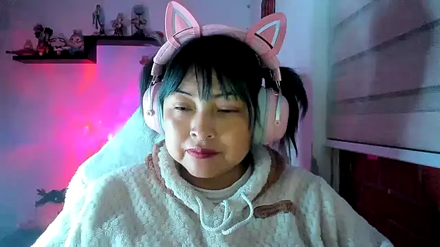 Snapshot of Shaddycute_ chatting on June 4, 2026, 2:39 am Shaddycute online show from June 4, 2026, 2:39 am