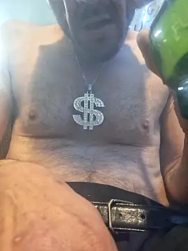 Snapshot of gettinit2wice chatting on December 2, 2025, 9:58 am gettinit2wice online show from December 2, 2025, 9:58 am