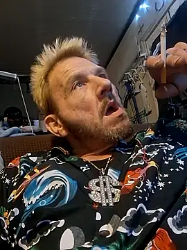 Snapshot of gettinit2wice chatting on December 15, 2025, 4:50 am gettinit2wice online show from December 15, 2025, 4:50 am