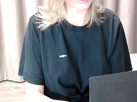 Snapshot of LustyDream4u chatting on December 4, 2024, 11:41 am LustyDream4u online show from December 4, 2024, 11:41 am