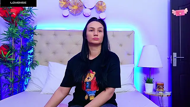Snapshot of DaliyaArabian chatting on February 13, 2025, 12:43 pm DaliyaArabian online show from February 13, 2025, 12:43 pm