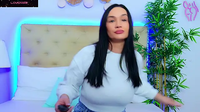 Snapshot of DaliyaArabian chatting on November 24, 2025, 1:00 pm DaliyaArabian online show from November 24, 2025, 1:00 pm