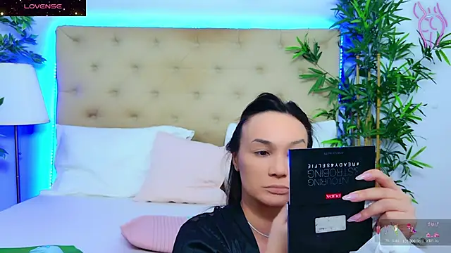 Snapshot of DaliyaArabian chatting on December 5, 2025, 1:42 pm DaliyaArabian online show from December 5, 2025, 1:42 pm