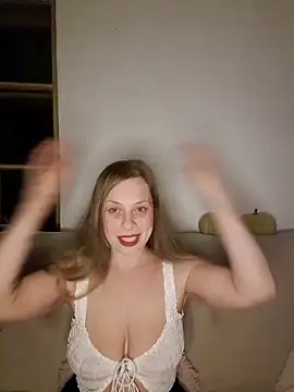 katiestevens online show from October 31, 2025, 10:11 pm