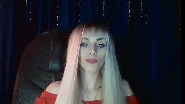 Snapshot of CassieSensual chatting on November 18, 2025, 7:40 pm CassieSensual online show from November 18, 2025, 7:40 pm