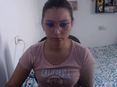 Snapshot of HannaKlein chatting on December 20, 2024, 1:54 pm HannaKlein online show from December 20, 2024, 1:54 pm