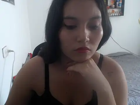 Snapshot of HannaKlein chatting on February 3, 2025, 7:10 pm HannaKlein online show from February 3, 2025, 7:10 pm