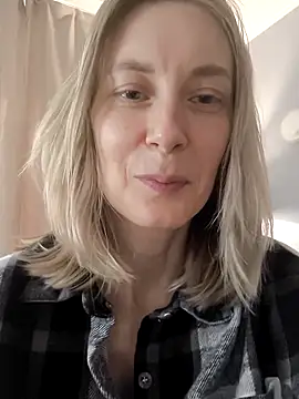 AvelinaLeoni online show from November 18, 2025, 7:02 am