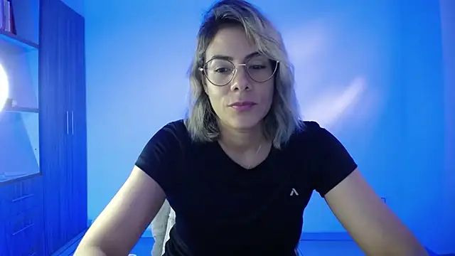 candydowson1 online show from October 24, 2025, 9:11 pm