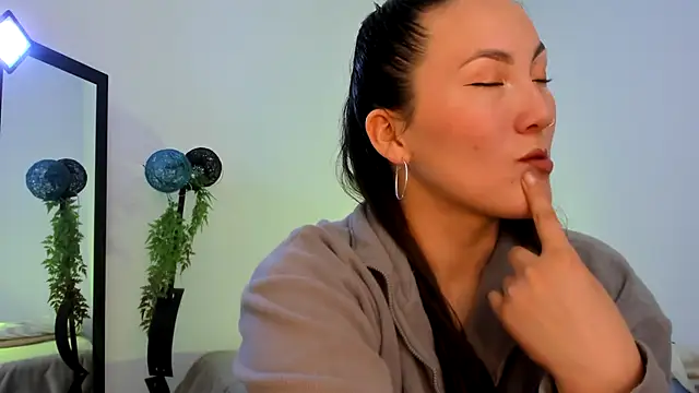 Snapshot of Elle_Lee_ chatting on January 3, 2025, 3:05 am Elle Lee online show from January 3, 2025, 3:05 am
