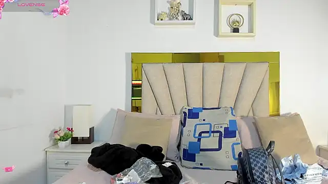 Snapshot of vahiolet_fuentes chatting on February 12, 2026, 3:01 am vahiolet fuentes online show from February 12, 2026, 3:01 am