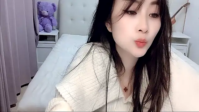 aisha123123 online show from October 31, 2025, 2:40 pm