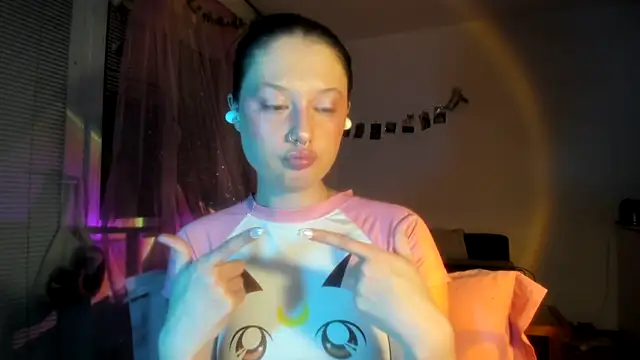 Jenny darling love online show from April 5, 2026, 6:05 pm