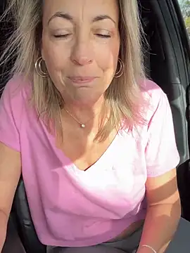 Snapshot of Cherry-red-xo chatting on November 6, 2025, 6:09 pm Cherry-red-xo online show from November 6, 2025, 6:09 pm