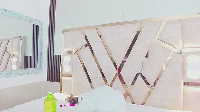 molly sweetee online show from October 18, 2025, 1:52 am